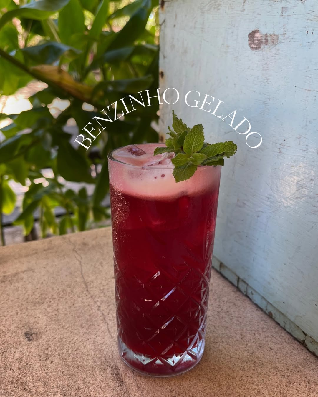 Foto profissional de Igor Salomão em um ambiente de escritório moderno